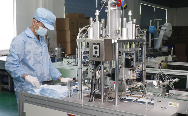 1649838130525344.jpg 口罩機器生產(chǎn)設(shè)備.jpg